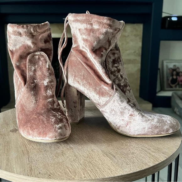 REPORT Whitney Blush pink crushed velvet sock boot block heel size 7.5 - Picture 6 of 13